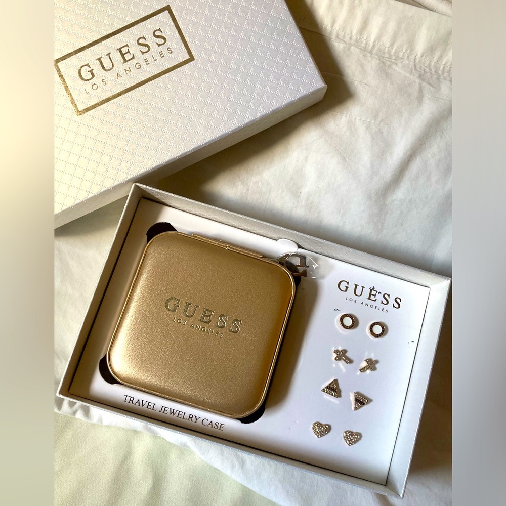 Guess NIB Set Gold Jewelry Case with 4 Pairs of Earrings